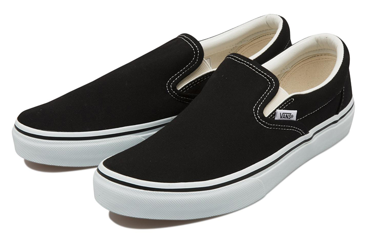 Shop Vans 黑白日本版懒人鞋 'Black White' 466091-0002