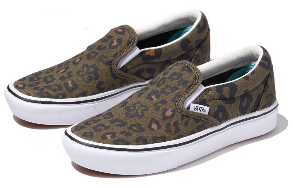 Lookbook ヴァンズ スリッポン コンフィクッシュ 茶/黒 VN0A7TNMKCZ