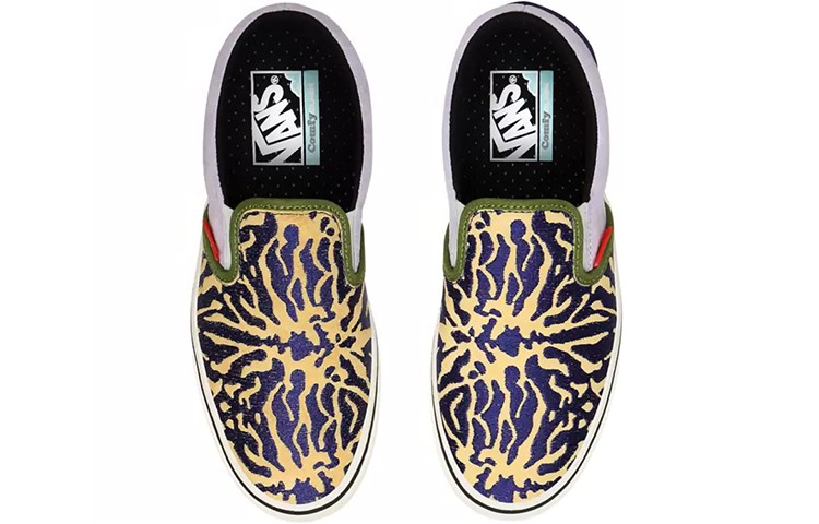 Shop Vans 帆布鞋 ComfyCush '兔八哥 - 蓝图' VN0A3WMDWWG
