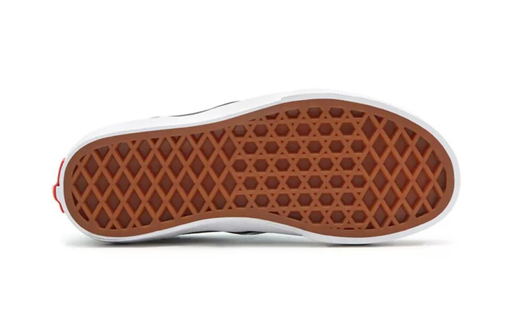 Shop Vans スリッポン K (青/白) VN0A4BUT30Y