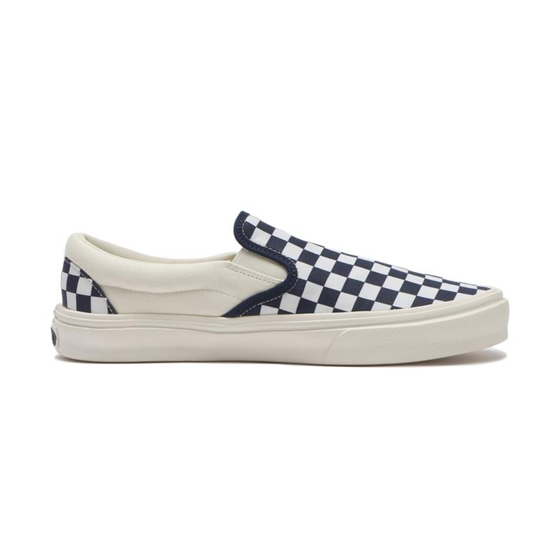 Shop Vans 經典輕量懶人鞋 V261308006
