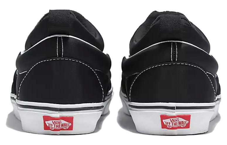 Shop Vans 黑色中帮懒人鞋 VN0009QUBA2