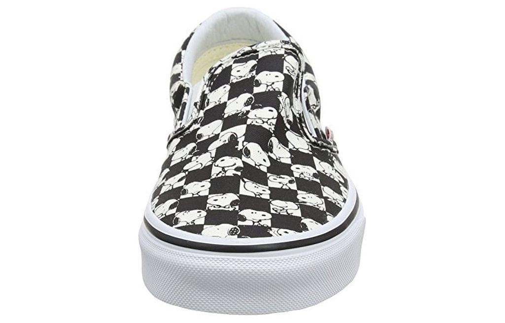 Lookbook Vans滑入式 Peanuts Snoopy 黑白鞋