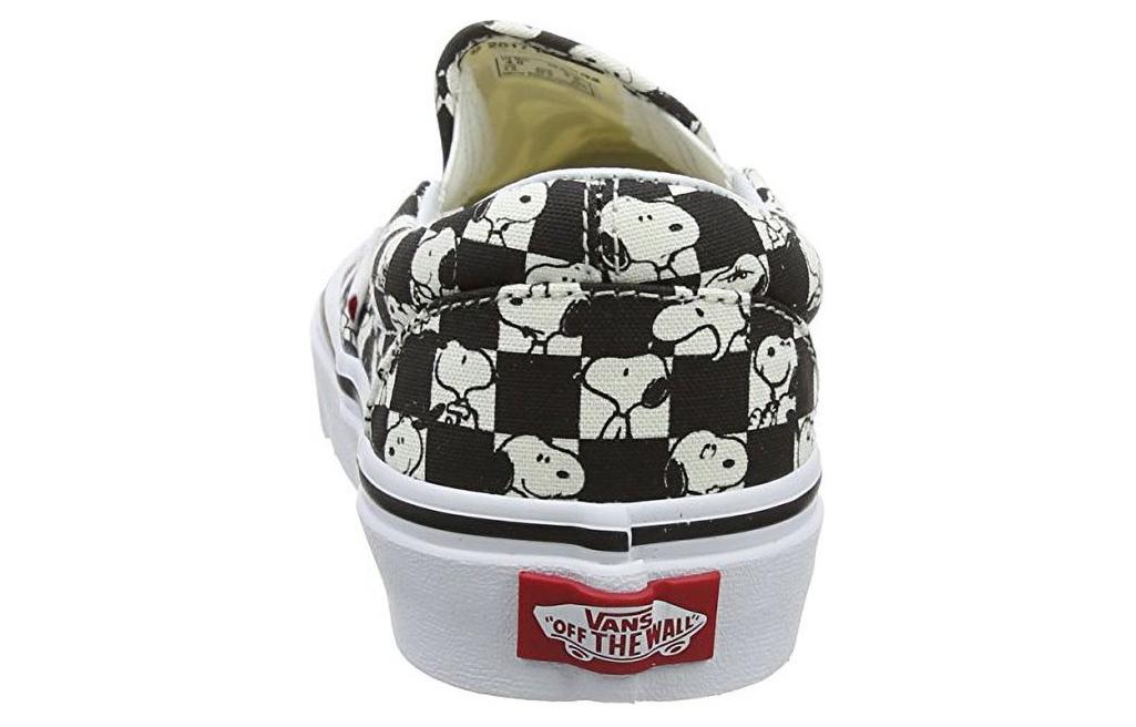 Shop Vans滑入式 Peanuts Snoopy 黑白鞋