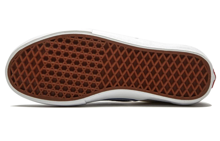 Shop Vans スリッポン Pro ネイビー/ホワイト VN0A347V10C