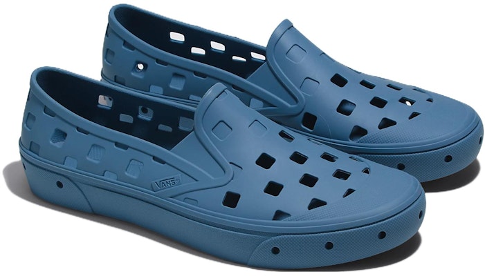 Sepatu Vans Slip-On Trek Hitam 'Biru' VN0A5HF8ZR8 Order Sepatu Vans Slip-On Trek Hitam 'Biru' VN0A5HF8ZR8