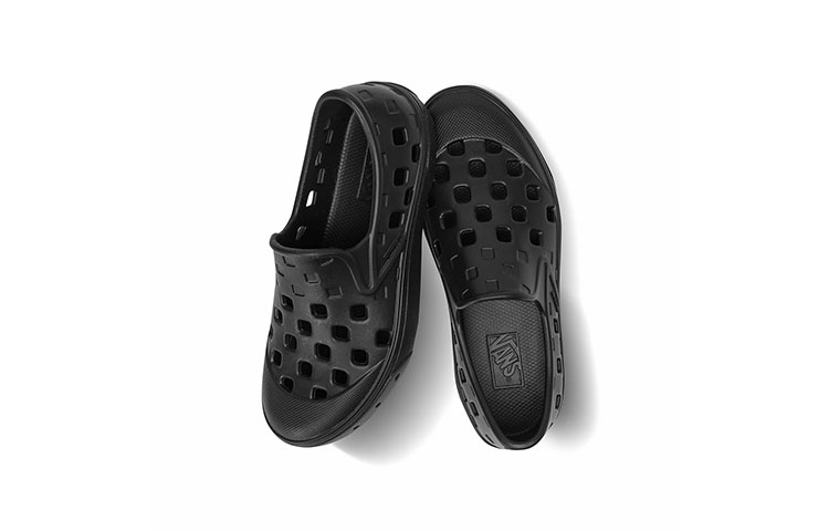 Shop ヴァンズ スリッポン TRK サンダル (黒) VN0A4UVHBLK