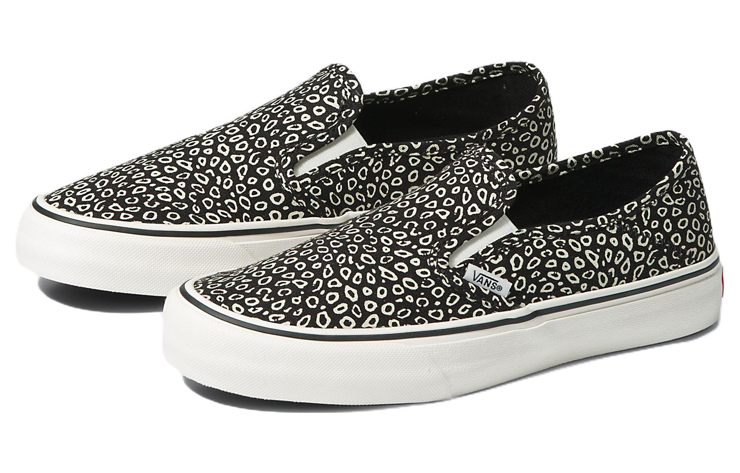 Lookbook Vans Slip-On VR3 SF Noir Blanc VN0A4BX84WM