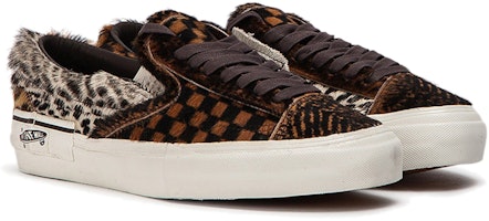 Vans SLIP-ON CAP LX 拼贴动物系列 棕/黑色豹纹 VN0A3TKSVSO1 Shop Vans SLIP-ON CAP LX 拼贴动物系列 棕/黑色豹纹 VN0A3TKSVSO1