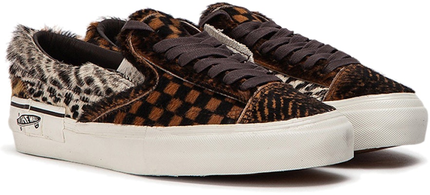 Vans SLIP-ON CAP LX CUT AND PASTE ANIMAL PACK Coklat/Hitam Leopard. VN0A3TKSVSO1 Shop Vans SLIP-ON CAP LX CUT AND PASTE ANIMAL PACK Coklat/Hitam Leopard. VN0A3TKSVSO1