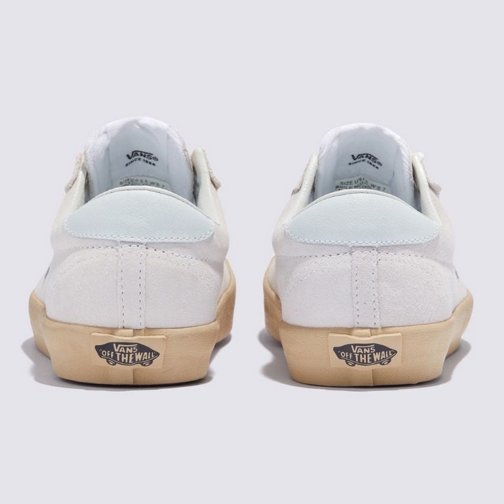 Shop バンズ スポーツ ロー ライトガム ホワイト カジュアル スニーカー VN000D1PCJA