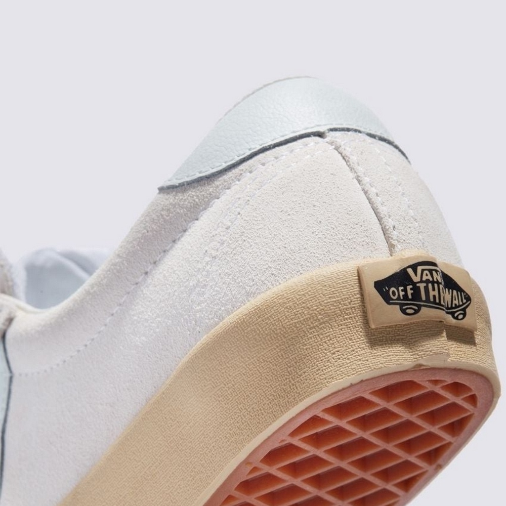 Purchase バンズ スポーツ ロー ライトガム ホワイト カジュアル スニーカー VN000D1PCJA