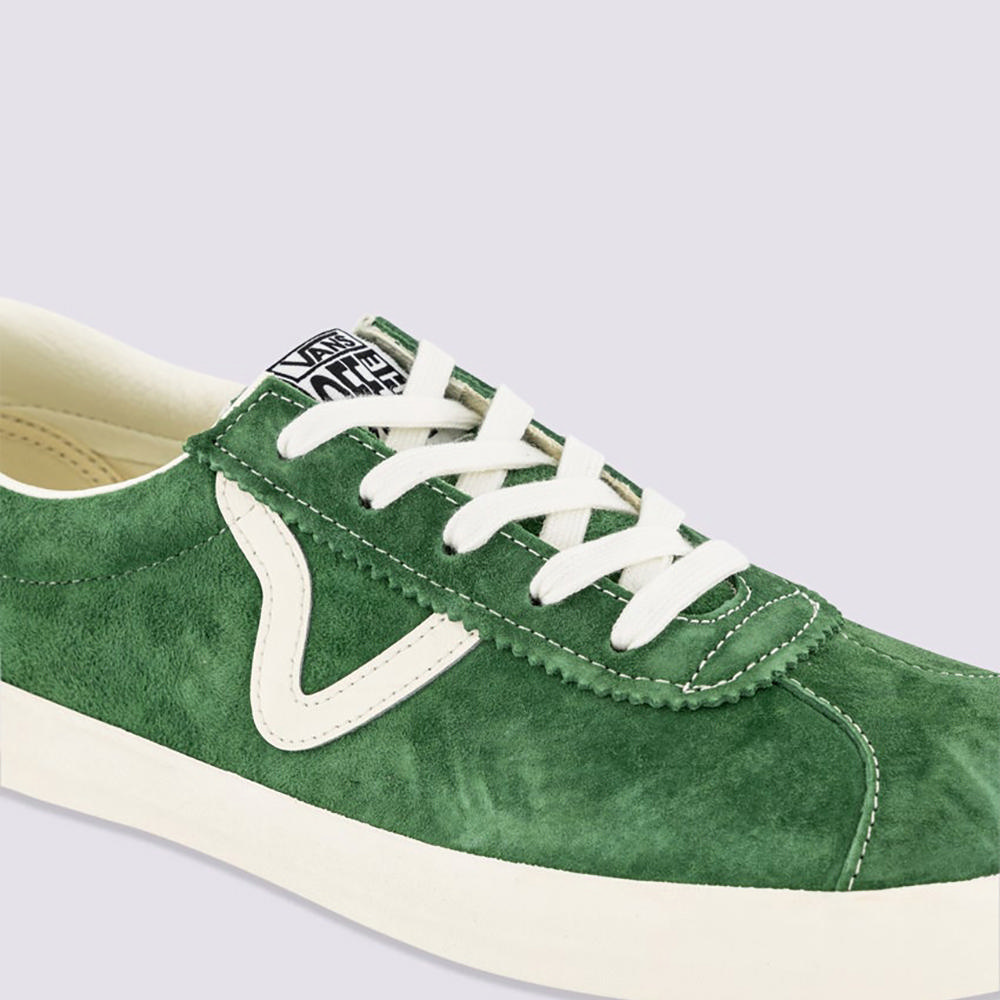 Shop バンズ スポーツ ロー スケートボード シューズ VN000D6NBR1