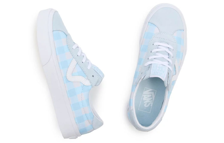 Shop Vans蓝白低帮运动滑板鞋男女通用款 VN0A5KX7BAU