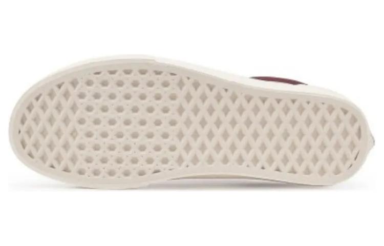 Shop Vans Style 36 防滑減震 低幫 板鞋 男女同款 紅白