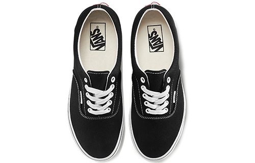 Shop Vans The Era 'Custom Side Hitam' VN0A38FRWQ0-YC