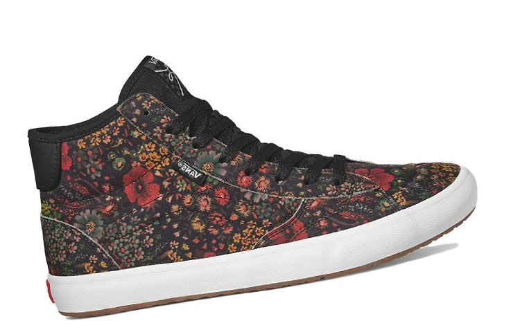 Lookbook ヴァンズ Lizzie フローラルブラック VN0A4BX15RF
