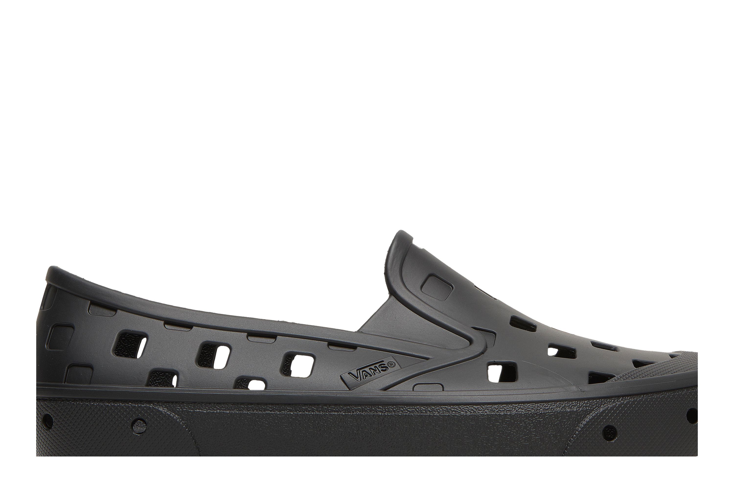 Shop Vans Trek Slip-On 'Hitam' VN0A5HF8BLK