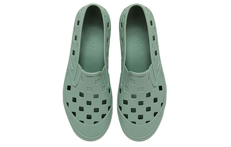 Shop Vans Trek Slip-On 'Hijau Milieu' VN0A5HF8YV2
