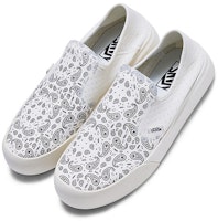 Vans UA ComfyCush One 'Putih Hitam' VN0A45J5KIG Order Vans UA ComfyCush One 'Putih Hitam' VN0A45J5KIG