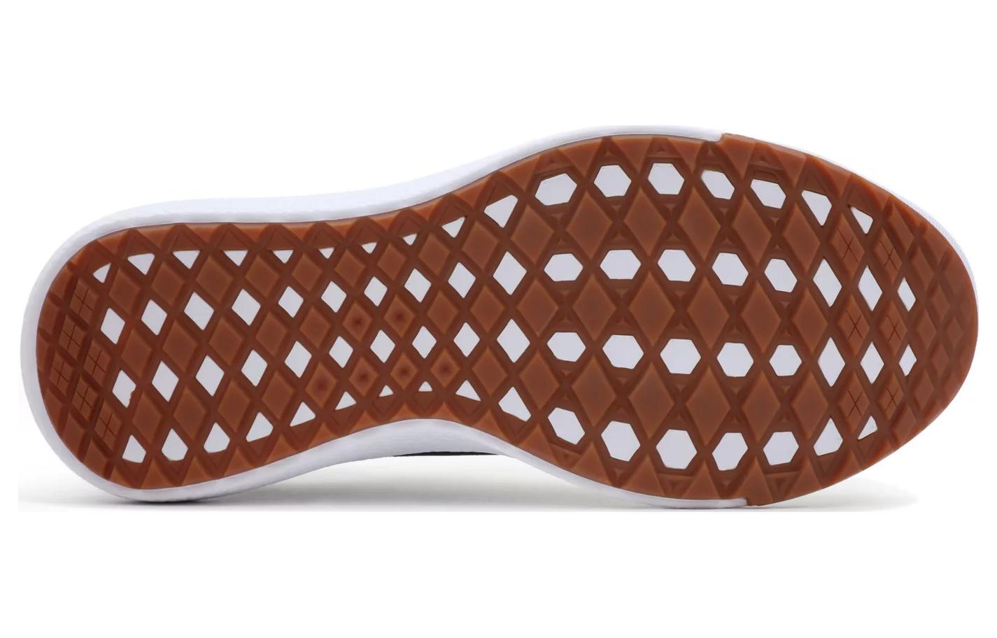 Shop Vans UltraRange EXO 防滑耐磨 低幫 板鞋 男女同款 黑白