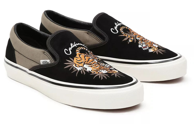 Lookbook Vans Unisex Anaheim Factory Classic Slip-On 98 DX Schwarz/Gelb Sneaker VN0A3JEX9R8