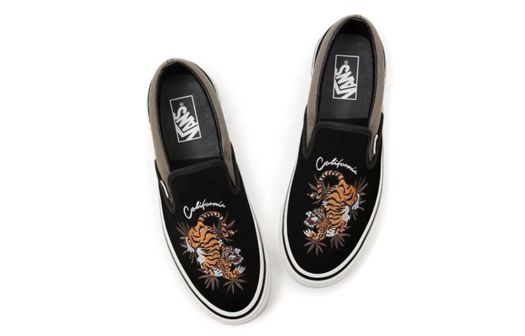 Shop Vans Unisex Anaheim Factory Classic Slip-On 98 DX Schwarz/Gelb Sneaker VN0A3JEX9R8