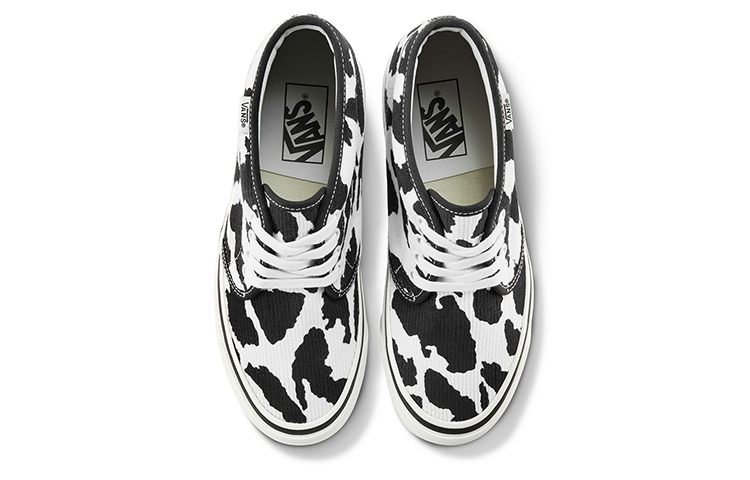 Shop Vans Unisex Chukka 49 DX Sneakers Black/White VN0A4BTI9GP