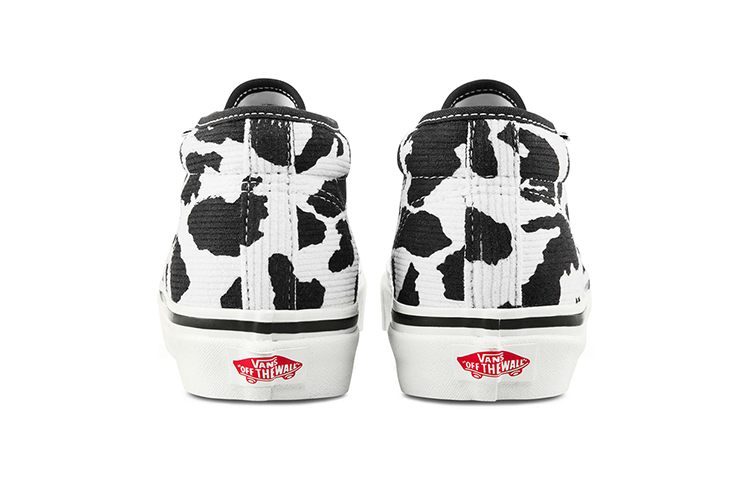 Purchase Vans Unisex Chukka 49 DX Sneakers Black/White VN0A4BTI9GP