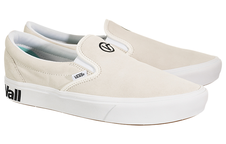 Order ヴァンズ コンフィクッシュ スリッポン (白) VN0A3WMDVX7