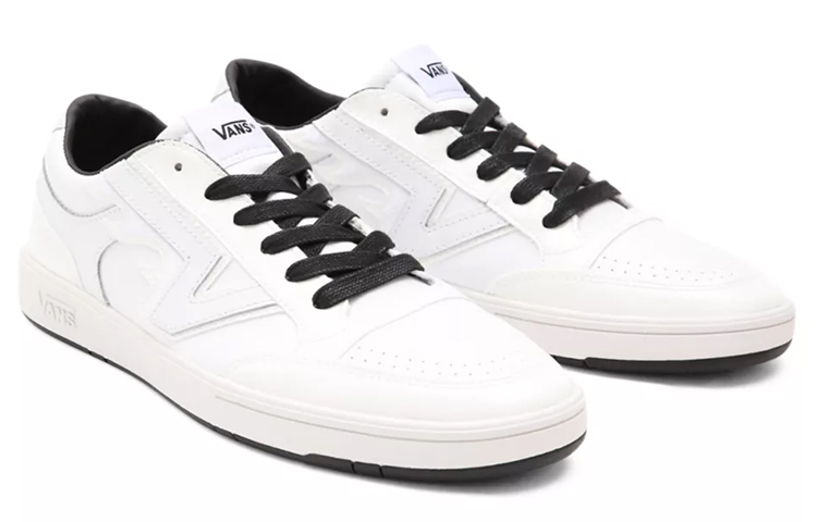 Lookbook Vans Unisex Flamez Lowland Comfycush FT Sneakers Putih VN0A54MH9HK