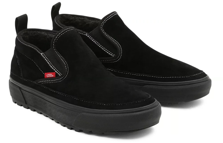 Lookbook Vans 男女中帮套脚 MTE-1 黑色运动鞋 VN0A5KQS426