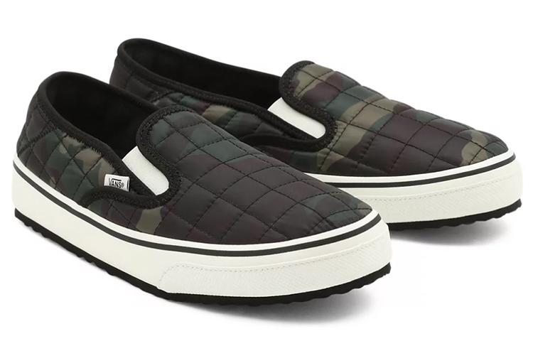 Lookbook Vans Kasut Slip-On Uniseks Nylon Slip-Er 2 Hitam/Putih VN0A4UWO8KC