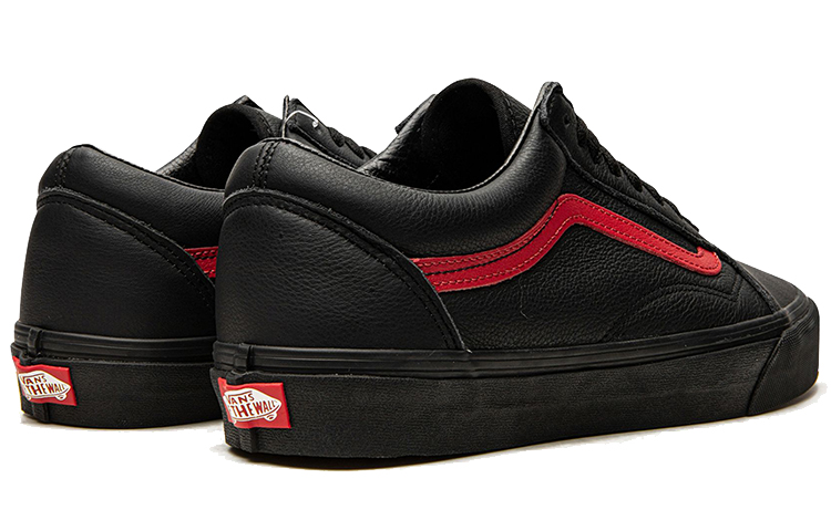 Lookbook Vans Unisex Old Skool Sepatu Sneakers Hitam/Merah VN0A5A092HH