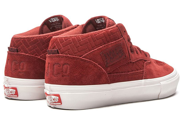 Lookbook Vans 男女款中帮滑板鞋 红色 VN0A5FCD6BF