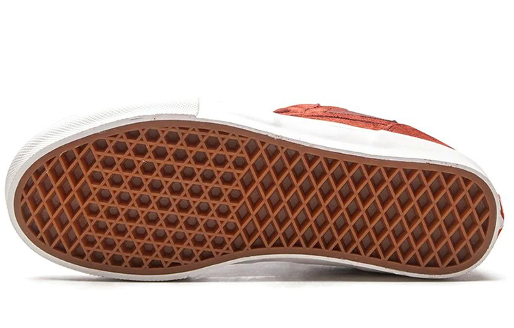 Shop Vans 男女款中帮滑板鞋 红色 VN0A5FCD6BF