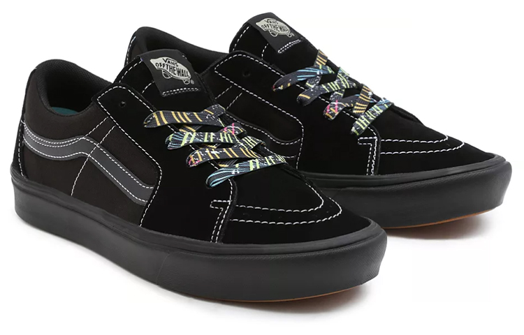 Lookbook Vans Unisex Speed Lacer Comfycush SK8-Low Sepatu Hitam VN0A4UVC9LC
