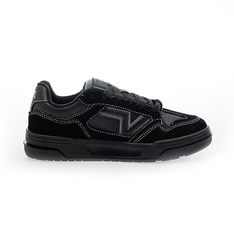Shop Vans Upland 運動休閒鞋 - 城市風格與性能鞋款 V150300001