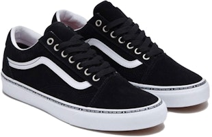 Vans Valentine's Heart Old Skool 'Cinta itu Baik' VN0005UFY28 Lookbook Vans Valentine's Heart Old Skool 'Cinta itu Baik' VN0005UFY28