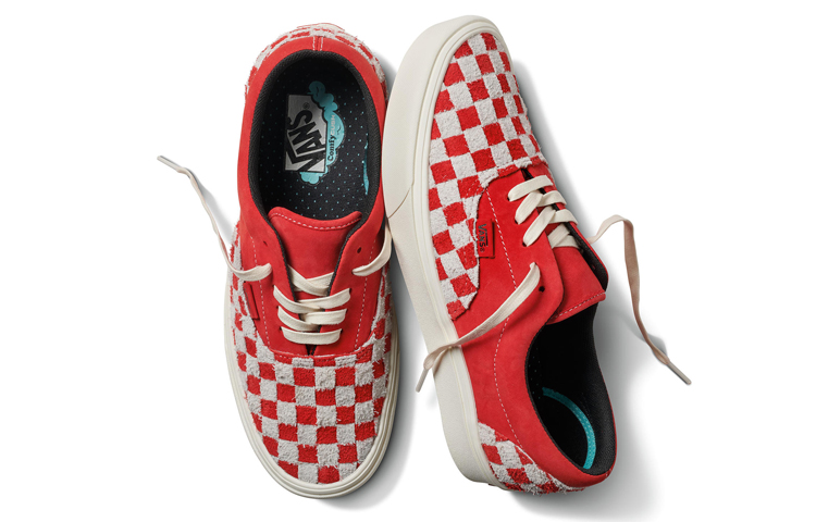 Shop バンズヴォルトエラコンフィクッシュLXチェッカーボード『レッドホワイト』 VN0A45JYVNQ1