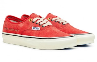 반스 볼트 OG 어센틱 SP LX 줄리안 클린세비츠 스웨이드 체리 레드 VN0A5DYGAR4 Lookbook 반스 볼트 OG 어센틱 SP LX 줄리안 클린세비츠 스웨이드 체리 레드 VN0A5DYGAR4