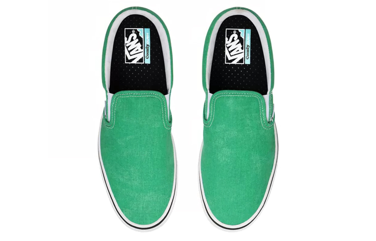 Shop Vans 洗磨帆布Comfycush滑入式鞋 綠色