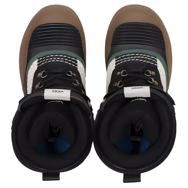 Shop Vans Nyvelt Standard XF MTE 黒 (ユニセックス) VN0A5KQXA1D