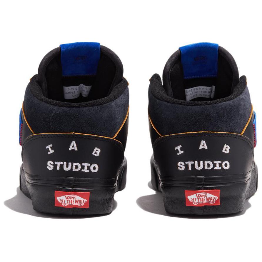 Lookbook VANS x IABスタジオ ミッドトップ 黒 (衝撃吸収) VN000DZ3B5P