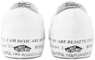 Vans 我们是美丽经典懒人鞋 “白黑” VN0A4U382Q2 Shop Vans 我们是美丽经典懒人鞋 “白黑” VN0A4U382Q2