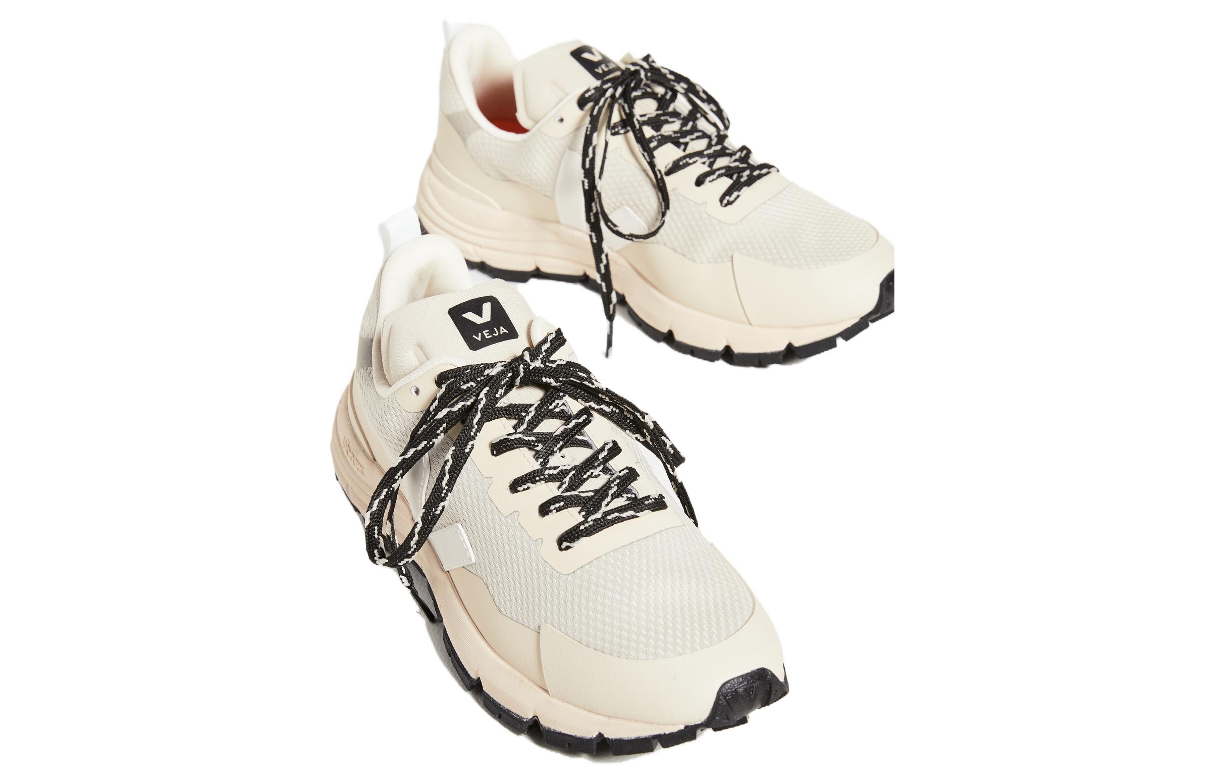 Lookbook VEJA Dekkan Alveomesh 'Putih Alami' DC0102576