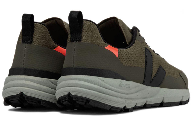 Lookbook VEJA Dekkan Alveomesh 'Persimmon Hitam' DC0102489A