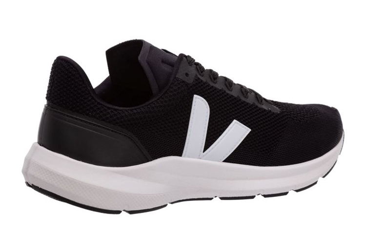 Shop 베자 블랙 로우탑 스니커즈 (Beija Beullaek Roteop Seunikeojeu) LN102511