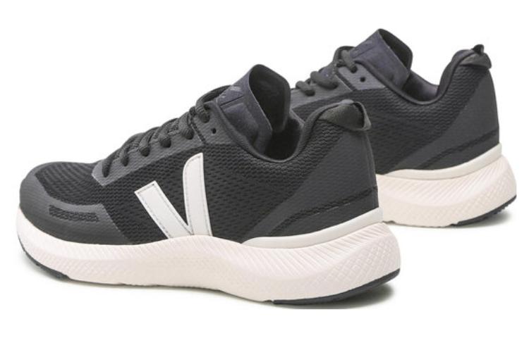 Lookbook VEJA Sepatu Low Top 'Hitam' IP1402846A