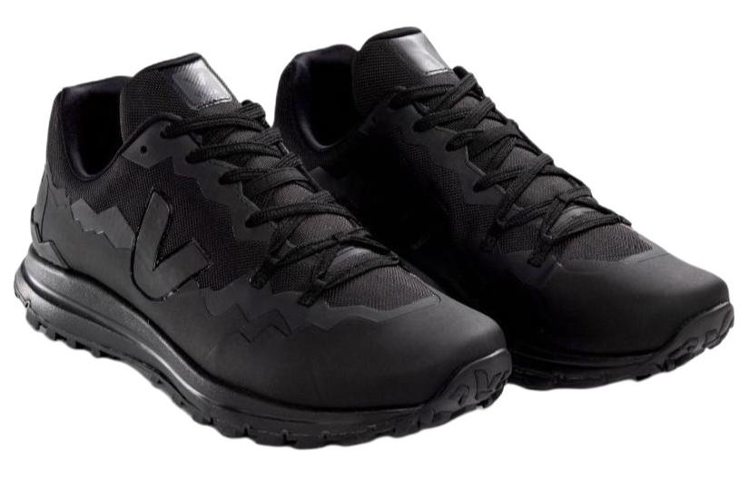 Shop VEJA Low Top Platform ''Nero'' FS2302456A